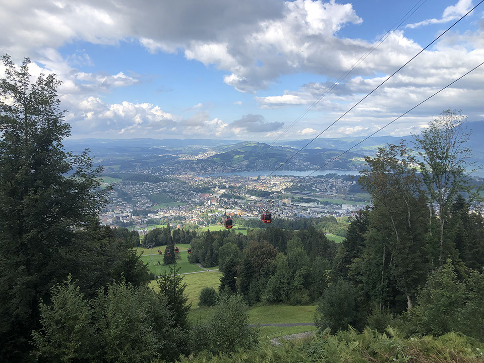Eine wunderschöne Abendstimmung über dem Vierwaldstättersee während des Sonnenuntergangs