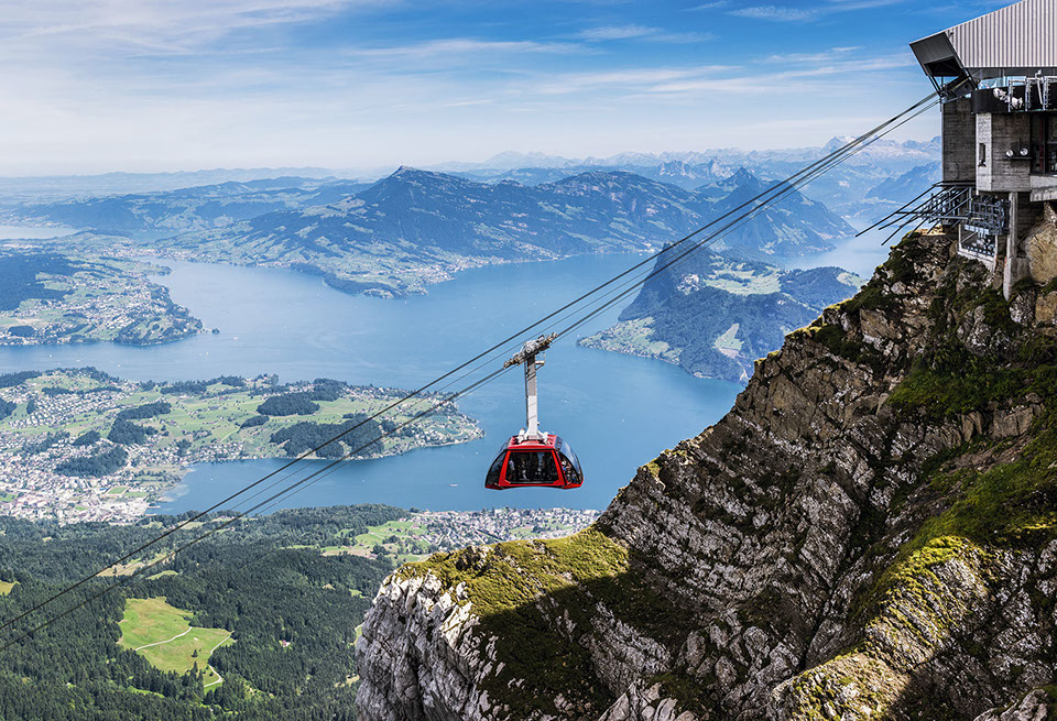 Das Hotel auf dem Gipfel des Pilatus mit Aussichtsplattform