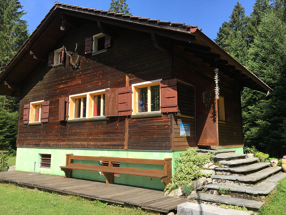 Die Küche des Waldfrieden Ferienhauses bietet alles, was man braucht.